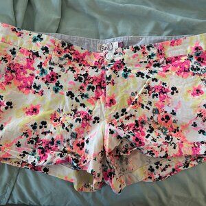 SO Floral Shorts - Size 17 (Juniors) - White & Floral Pattern